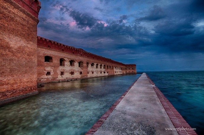 20130601-History in Decay-01-w